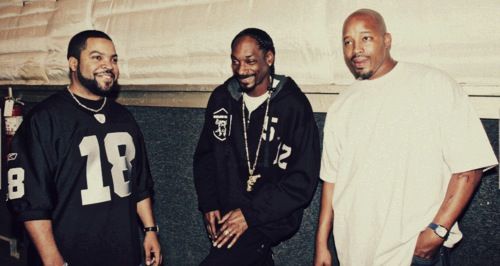 Snoop y Warren G en Straight Outta Compton