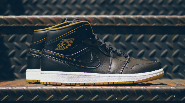 Air Jordan 1 mid black gold